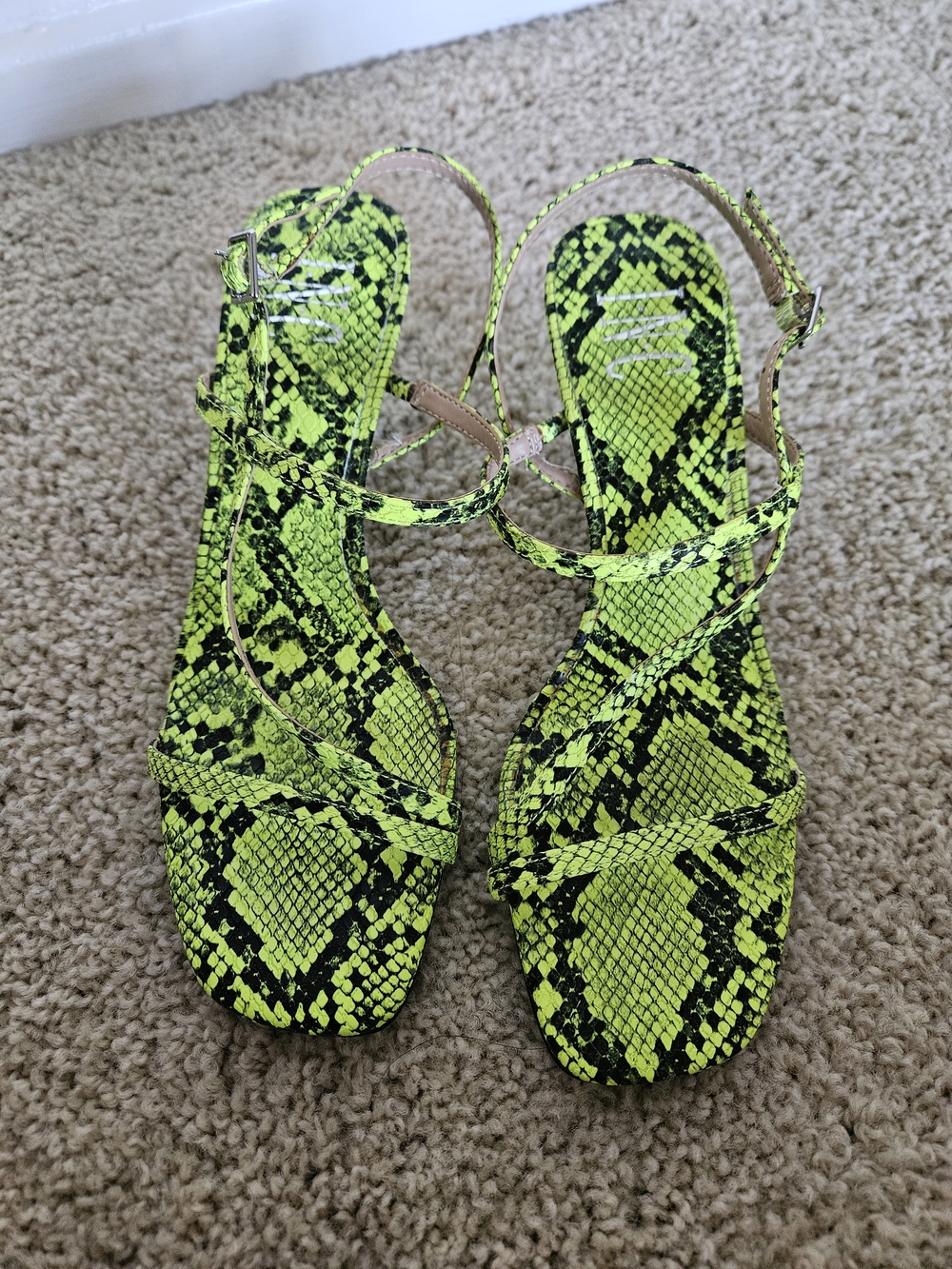 INC NWOT Neon Yellow/Green Snakeprint Strappy Kitten Heel